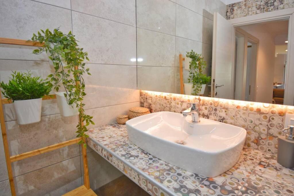 Potamos Deluxe White Apartment ภายนอก รูปภาพ
