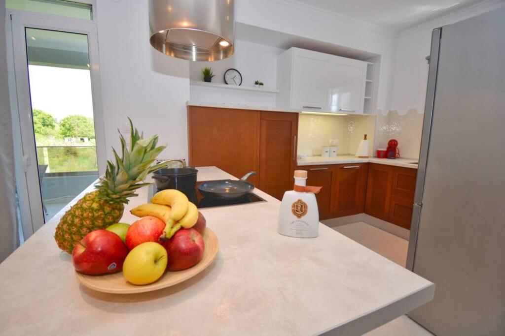 Potamos Deluxe White Apartment ภายนอก รูปภาพ