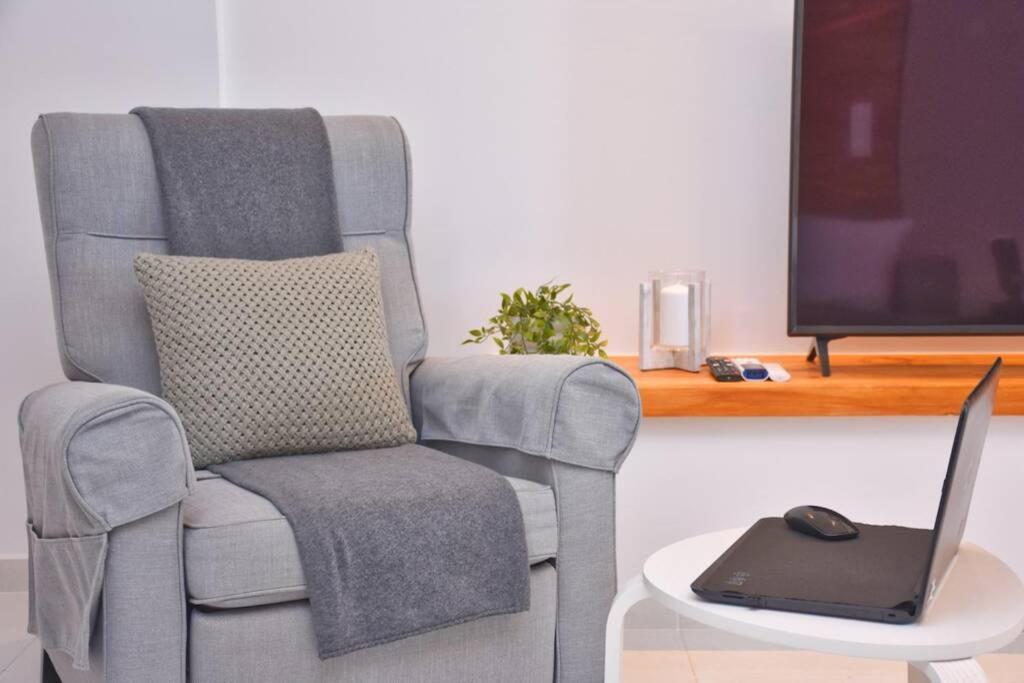 Potamos Deluxe White Apartment ภายนอก รูปภาพ