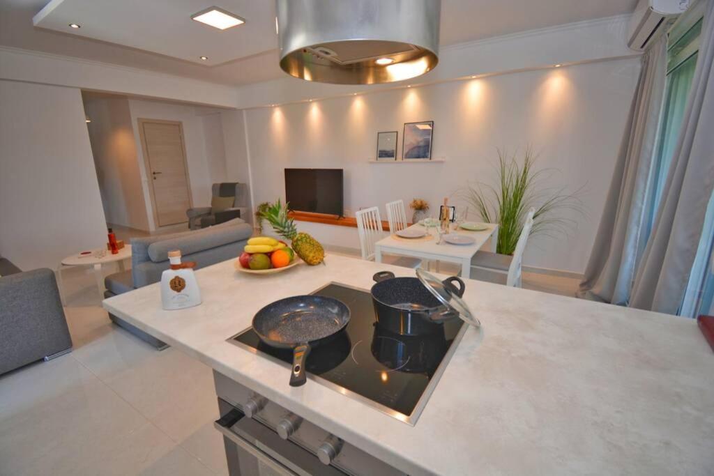 Potamos Deluxe White Apartment ภายนอก รูปภาพ