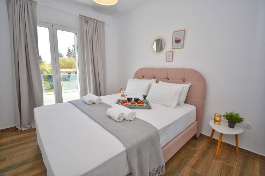 Potamos Deluxe White Apartment ภายนอก รูปภาพ